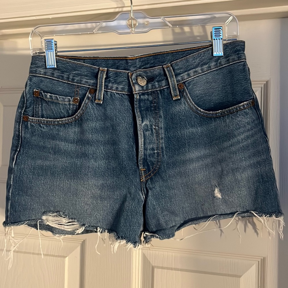 Levi’s 501 distressed cutoffs